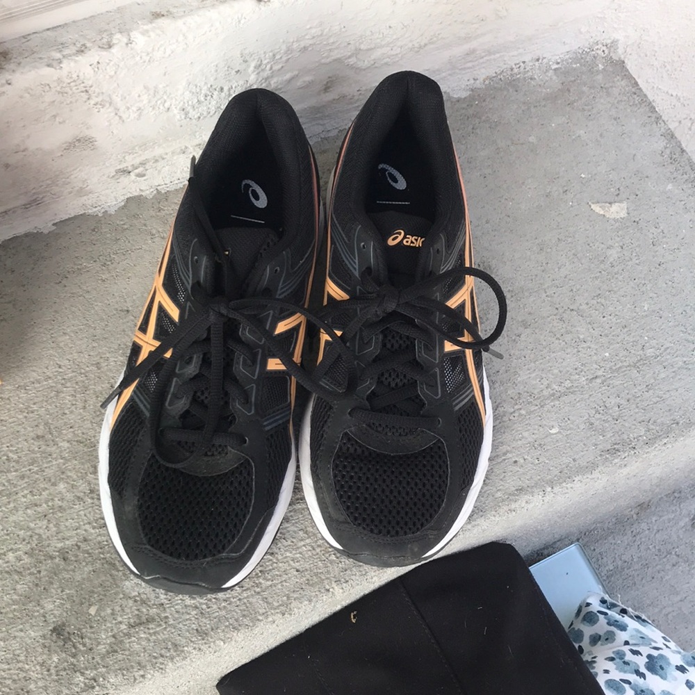 Barely used Oasics running shoes